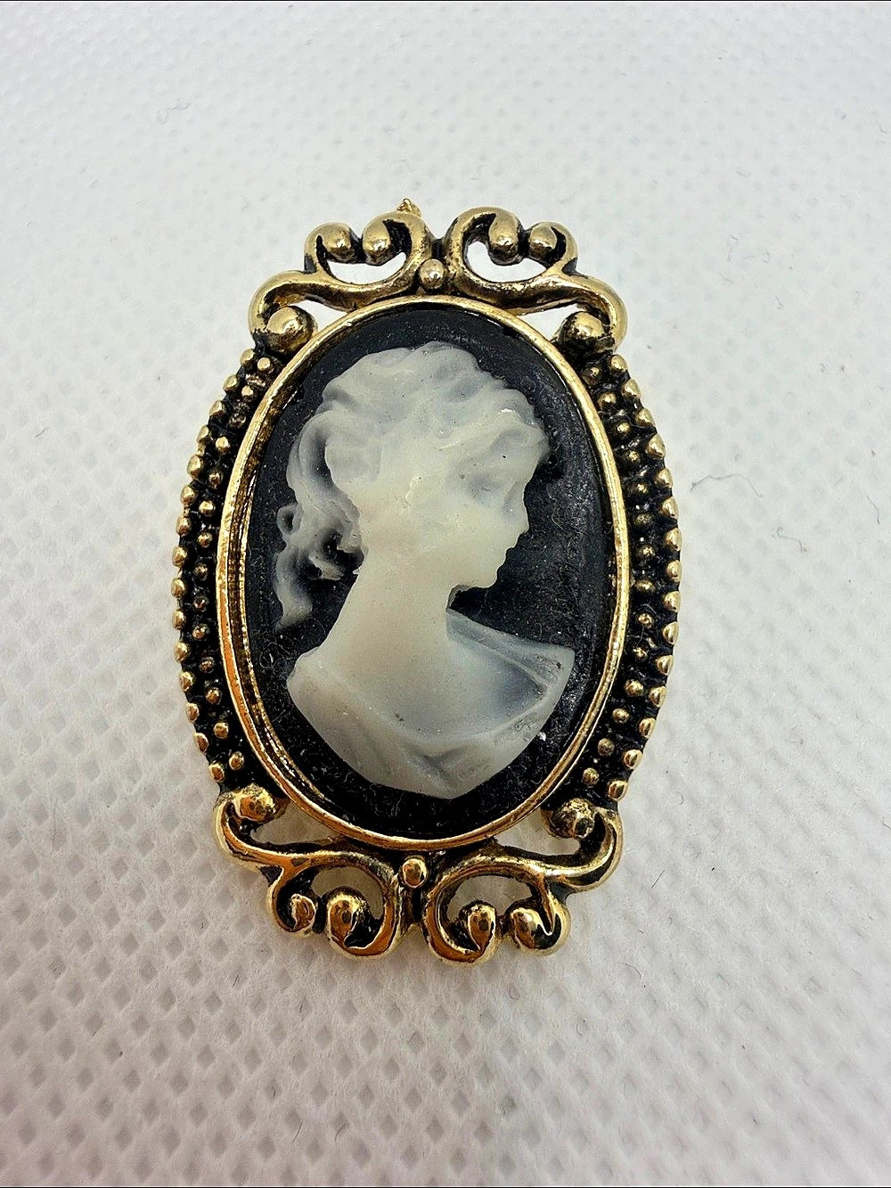 Cameo Brooch in Black & Gold Like New